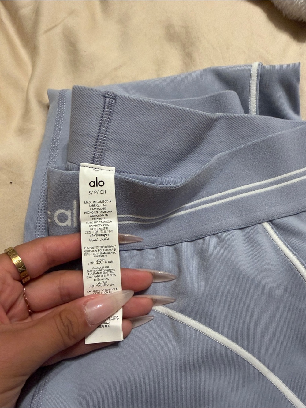 ALO Yoga Lavender Sports Bra and Leggings Set with White Piping - Picture 3 of 4